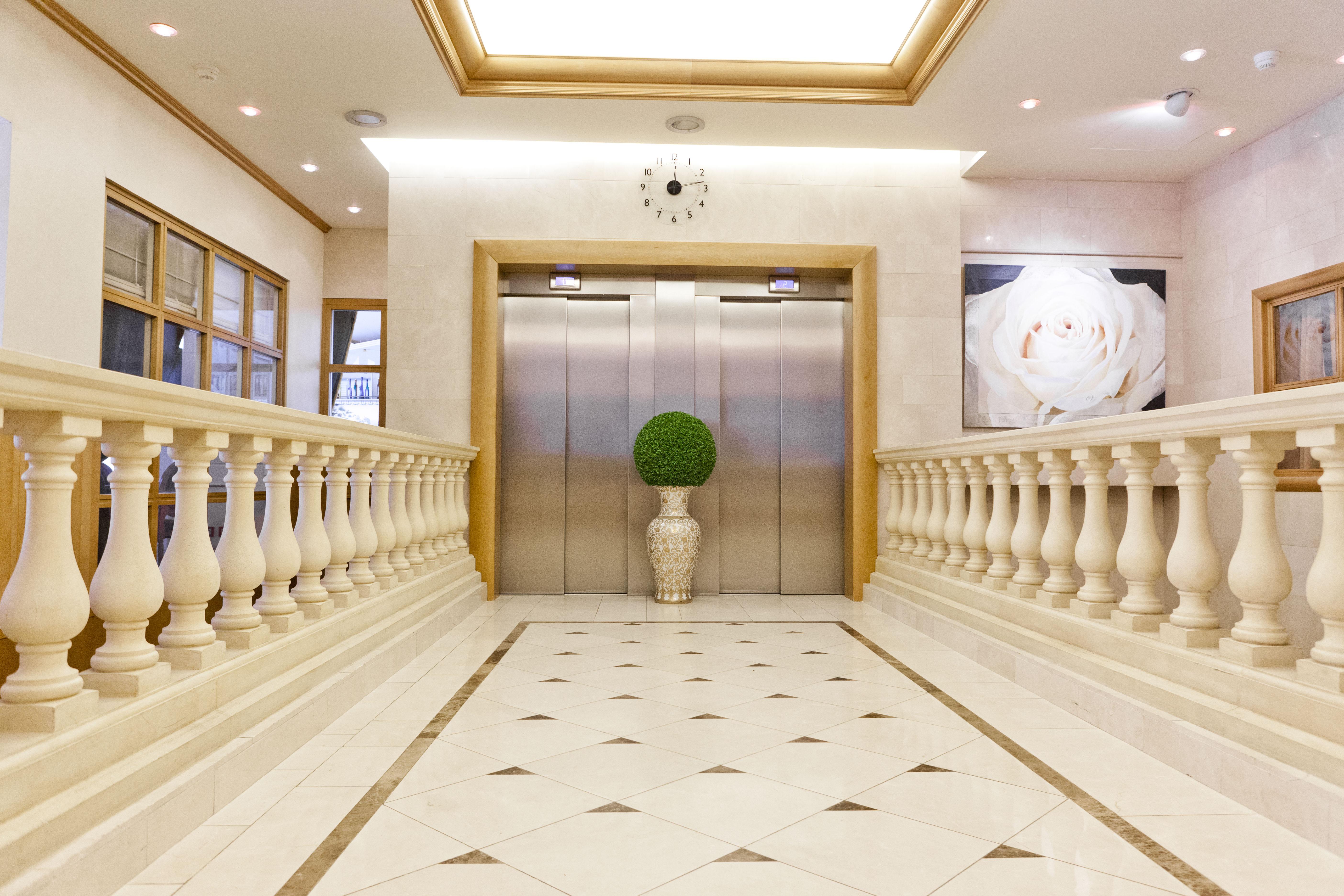 בריסל Hotel Le Chatelain מראה חיצוני תמונה Interior of the hotel